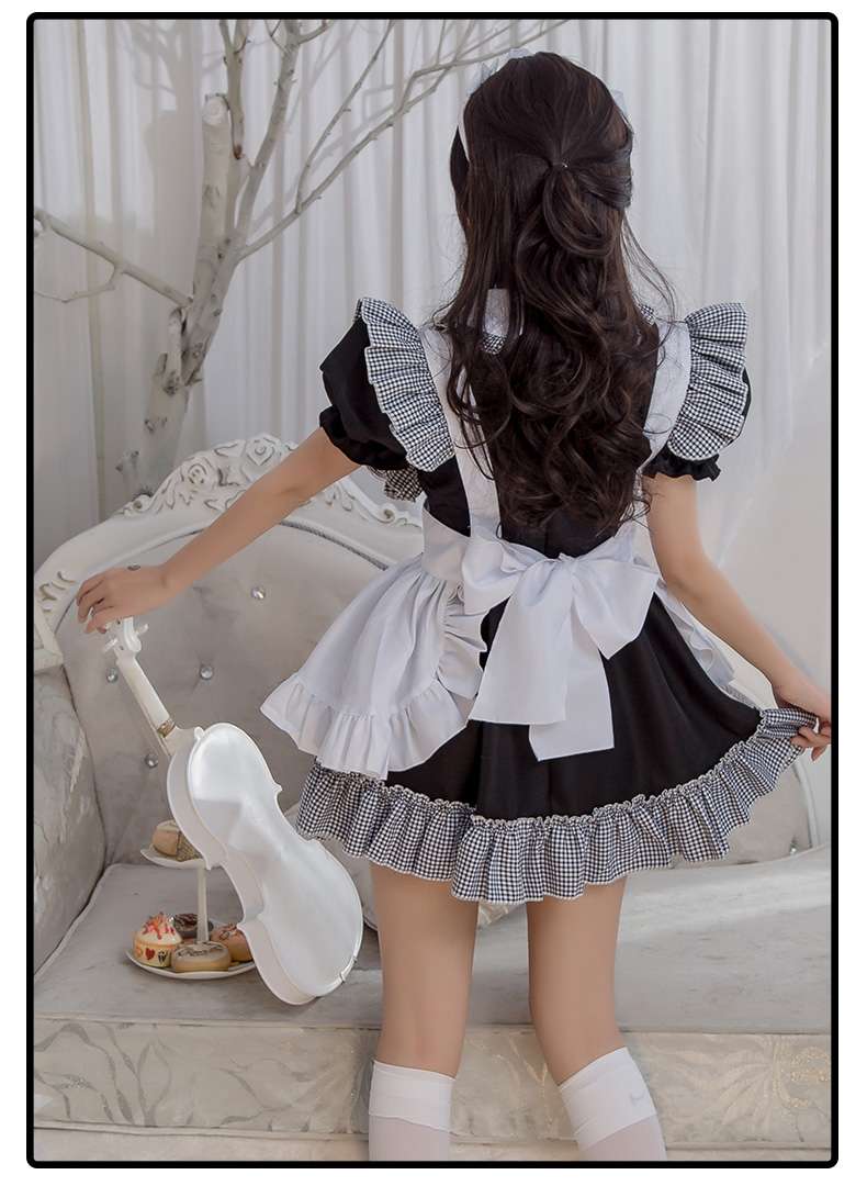 フリルたっぷりメイド服