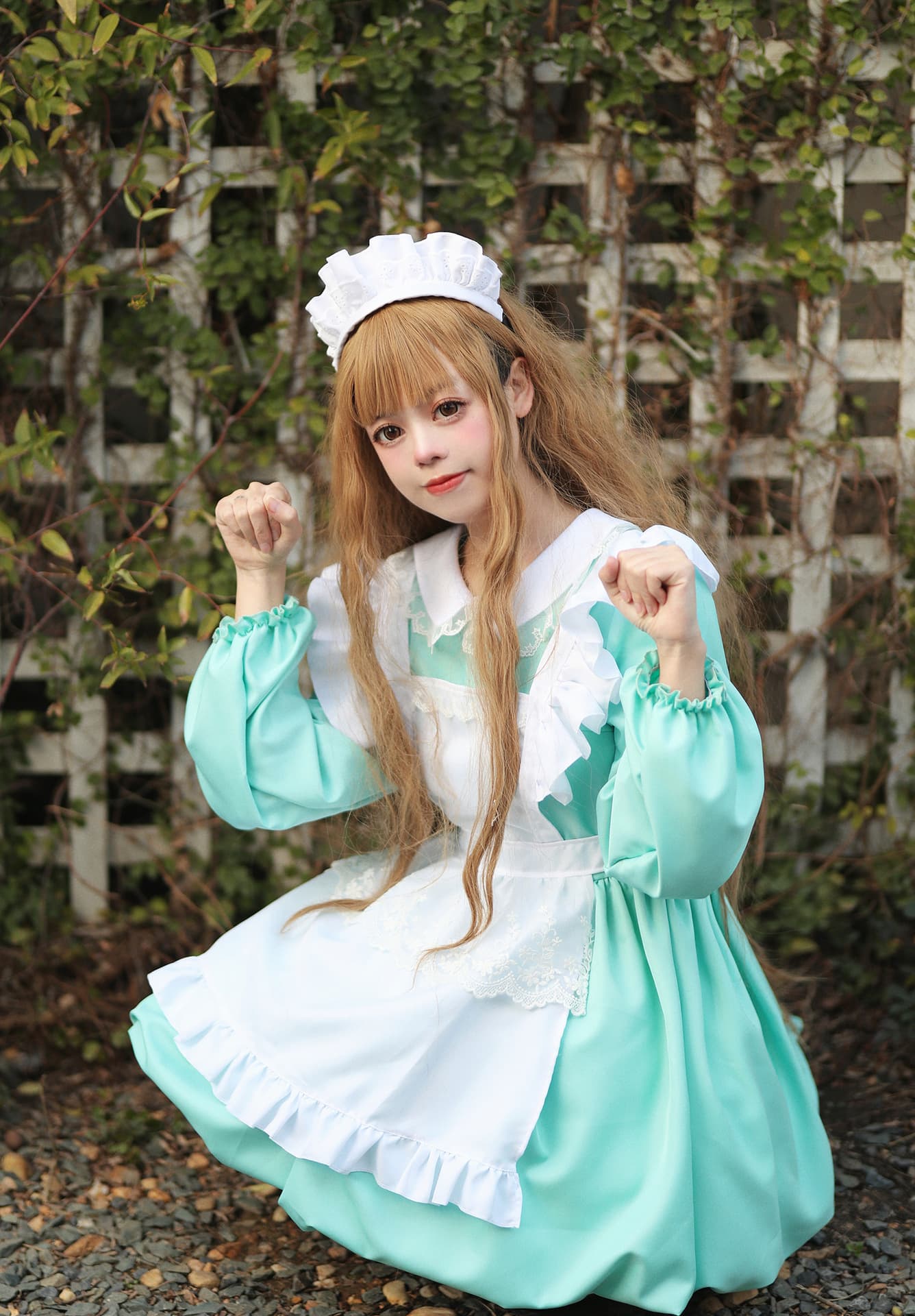 優美なフリルメイド服