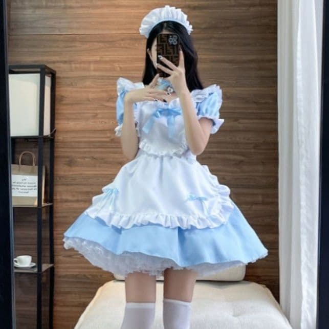 フリルたっぷりメイド服