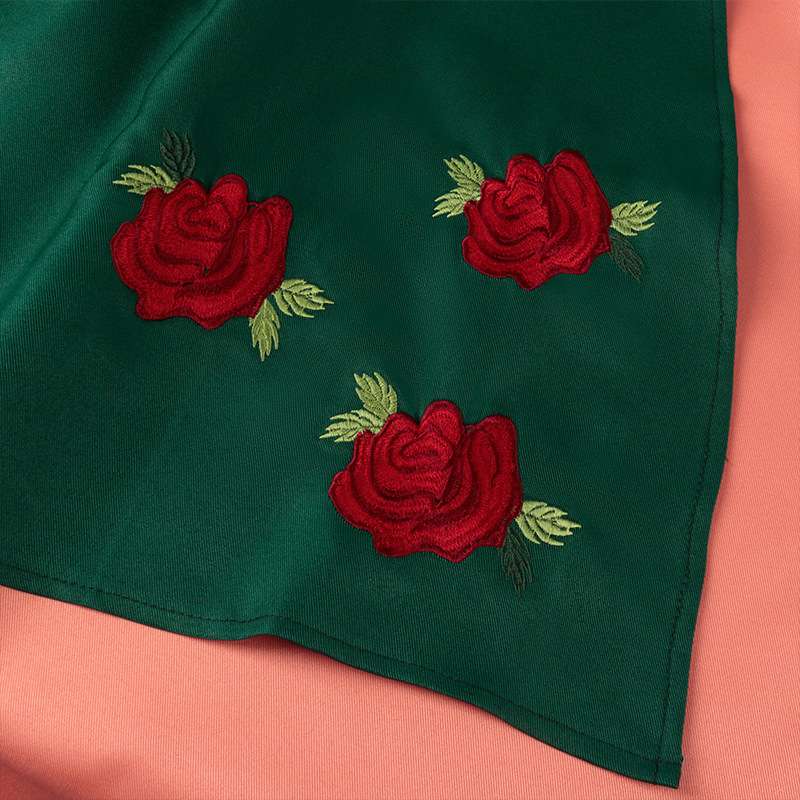 メイド服 ディアンドル風 花刺繍ワンピース