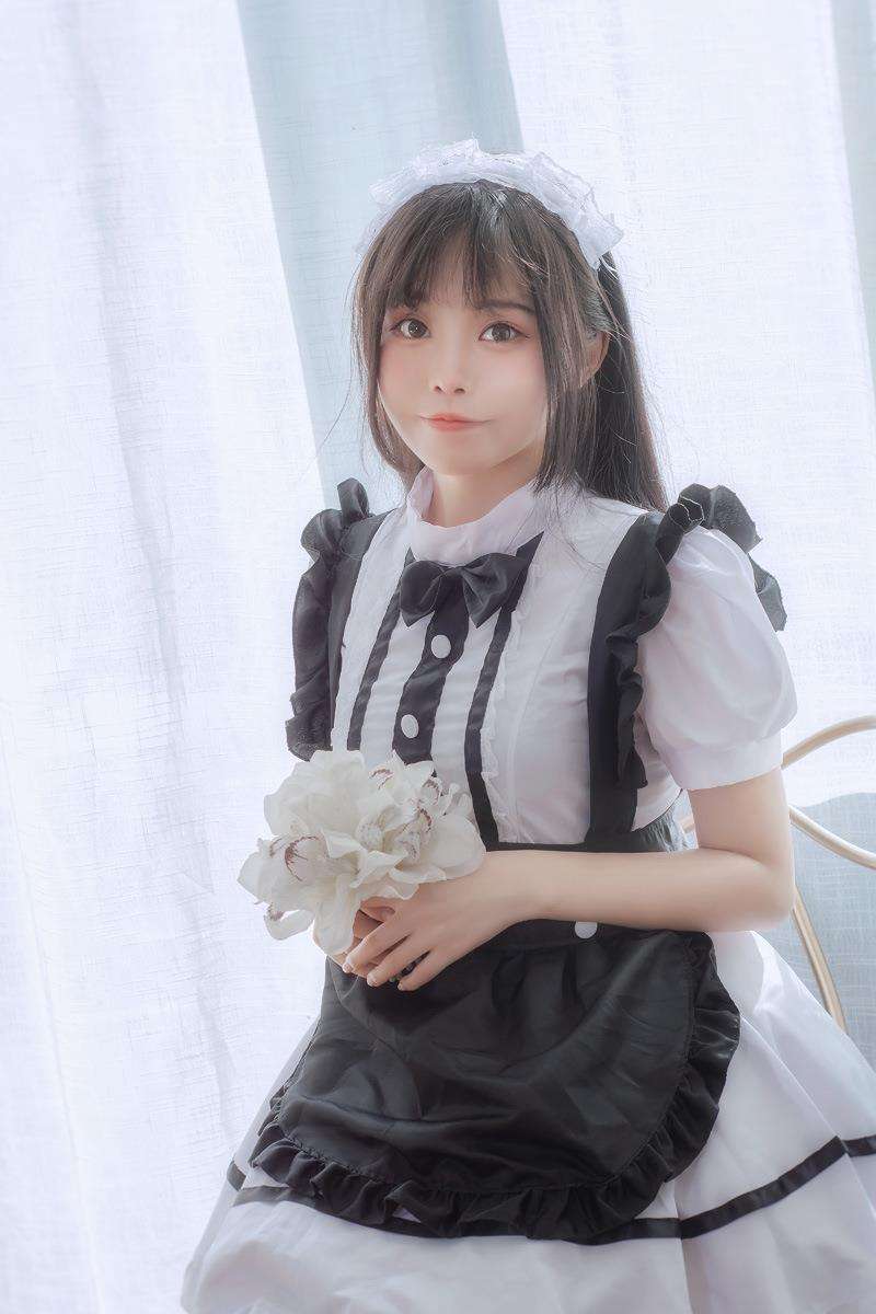 フリル付きクラシカルメイド服