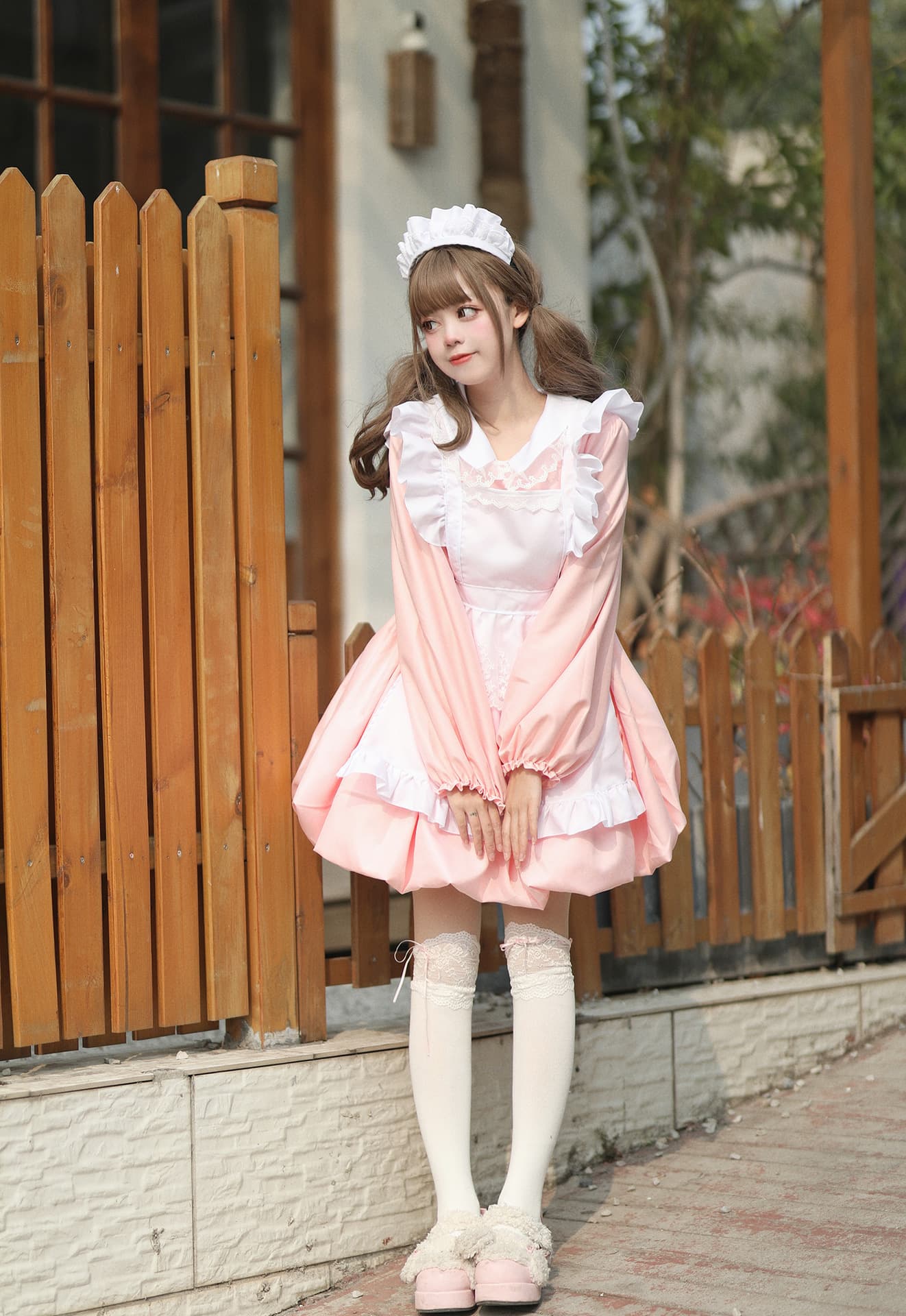 優美なフリルメイド服