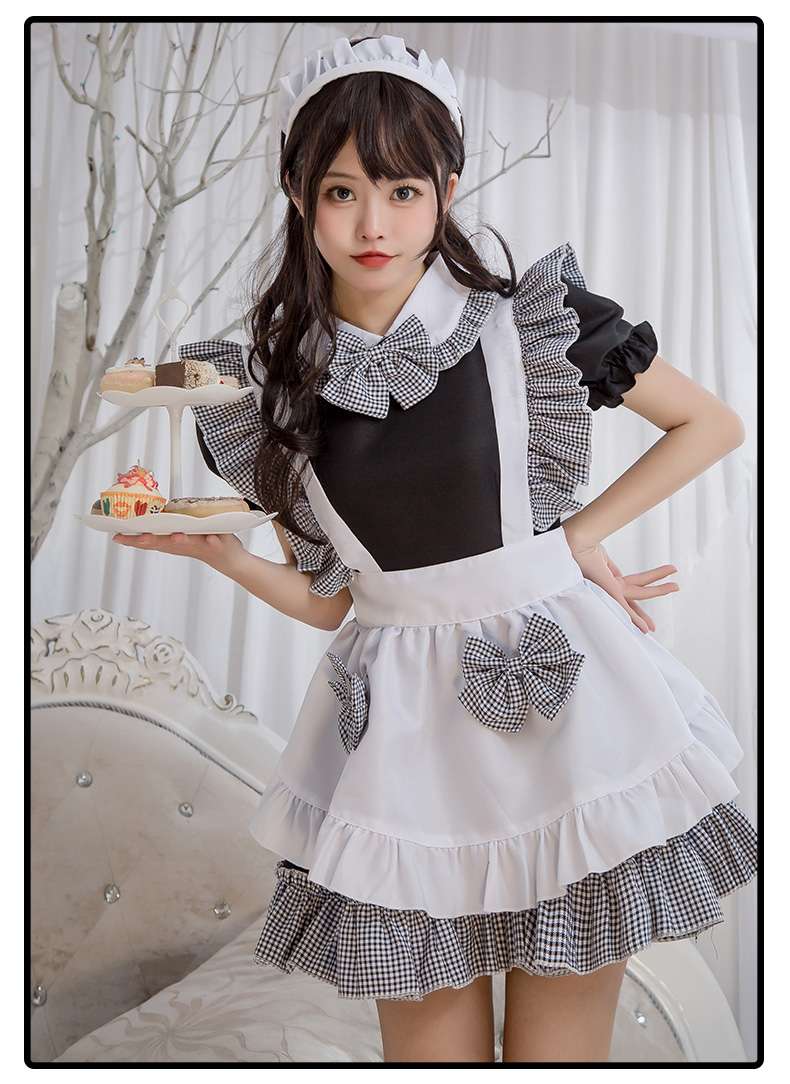 フリルたっぷりメイド服