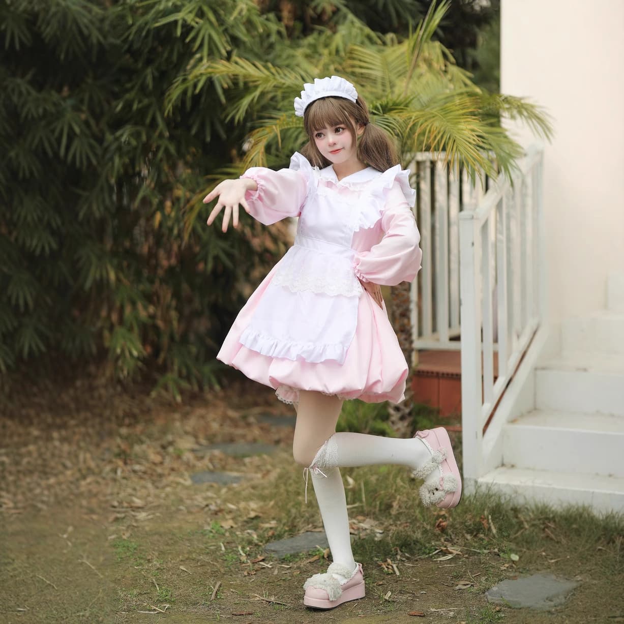優美なフリルメイド服