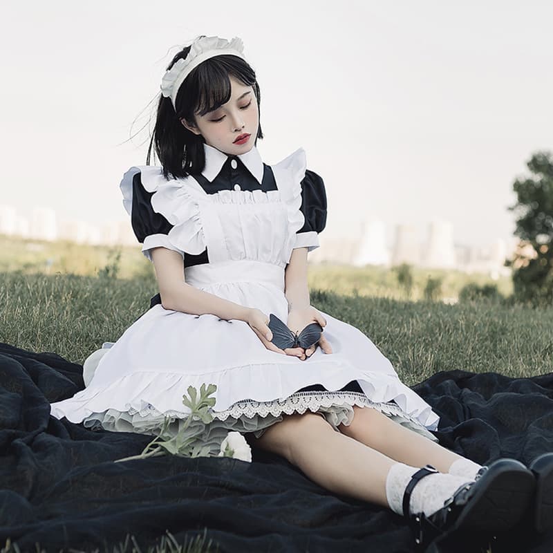 クラシカルフリルメイド服 優美な佇まい