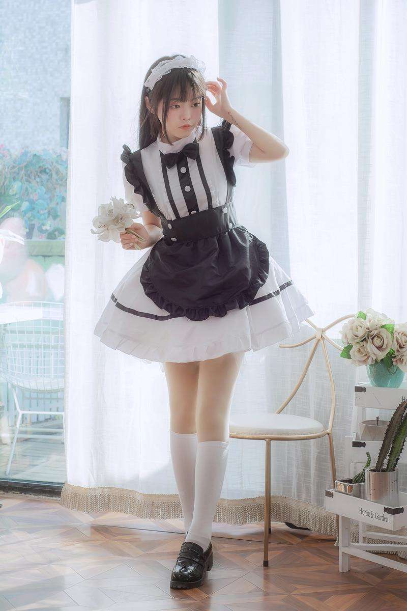 フリル付きクラシカルメイド服