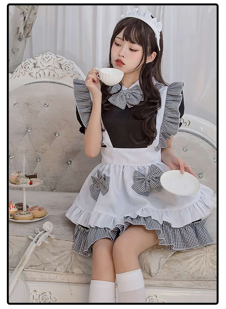 フリルたっぷりメイド服