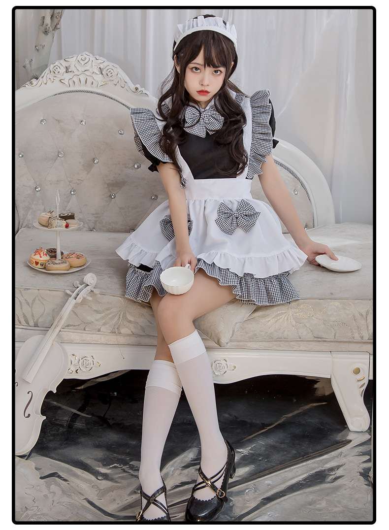 フリルたっぷりメイド服