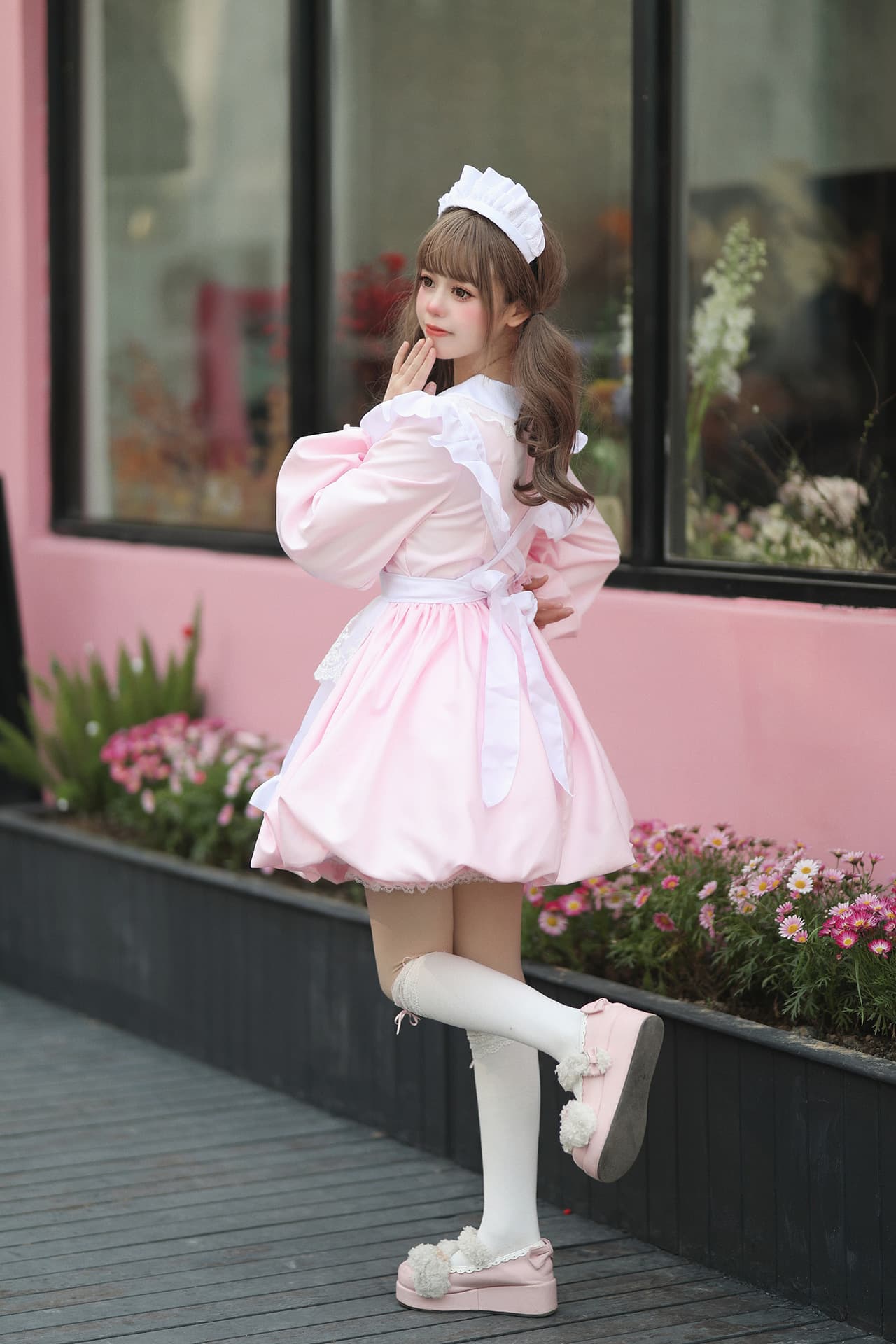優美なフリルメイド服