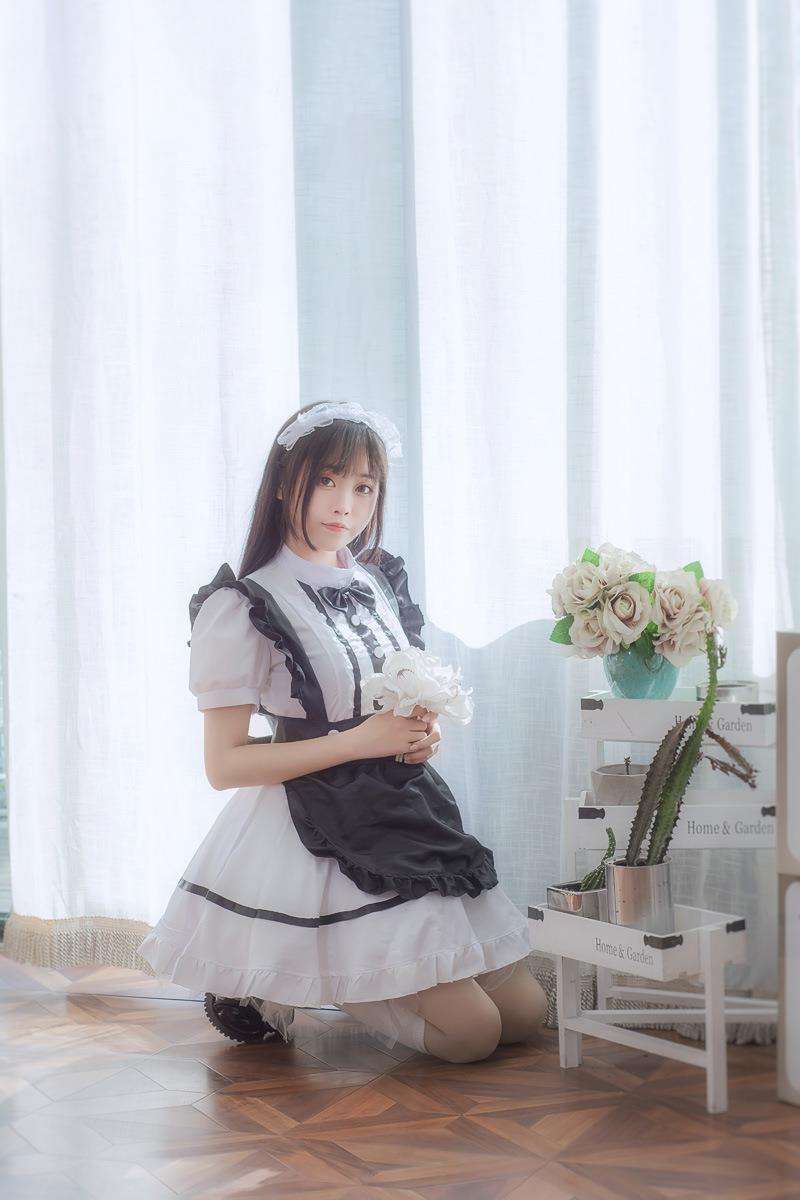 フリル付きクラシカルメイド服