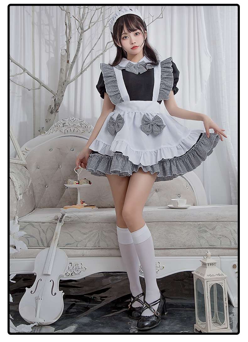 フリルたっぷりメイド服