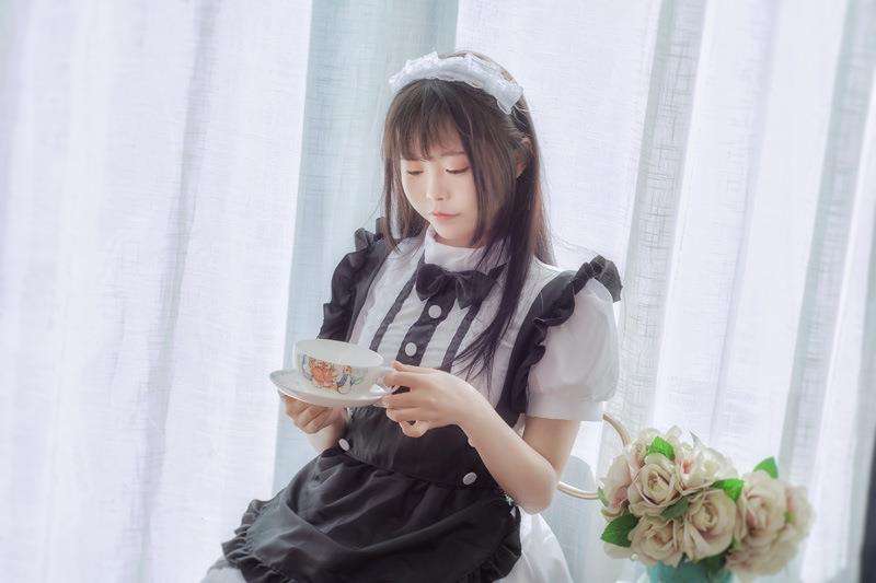 フリル付きクラシカルメイド服