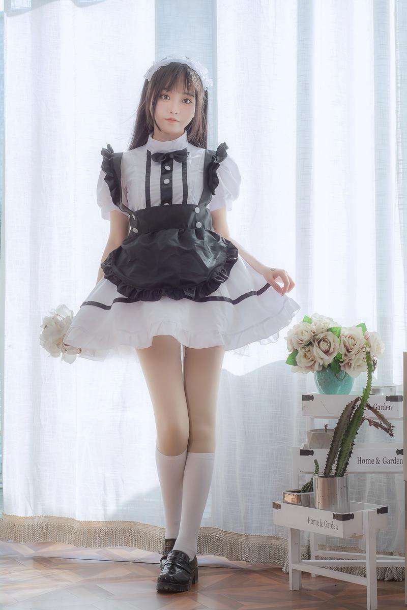 フリル付きクラシカルメイド服