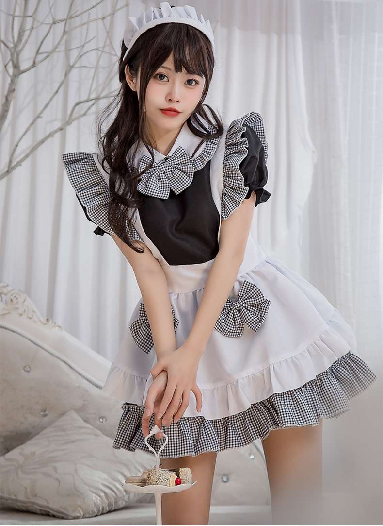 フリルたっぷりメイド服