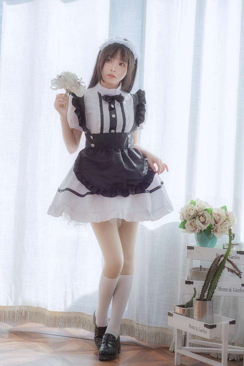 フリル付きクラシカルメイド服