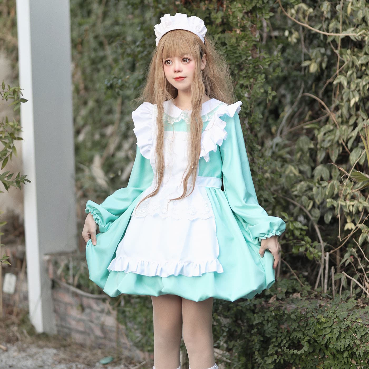 優美なフリルメイド服