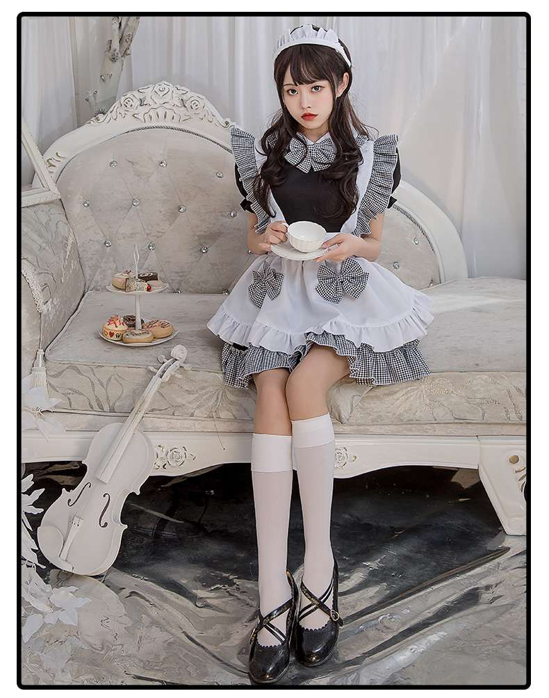 フリルたっぷりメイド服
