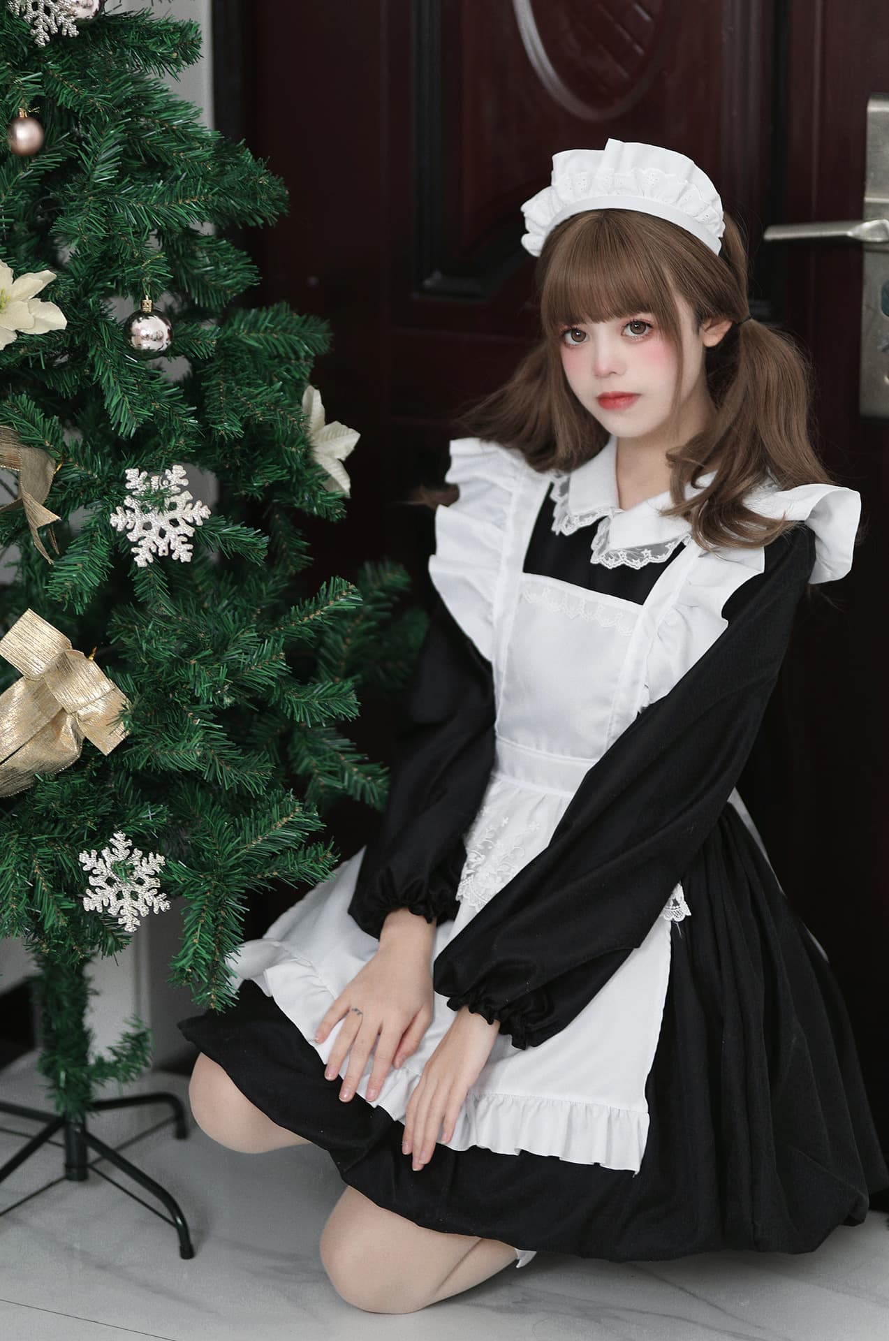 優美なフリルメイド服