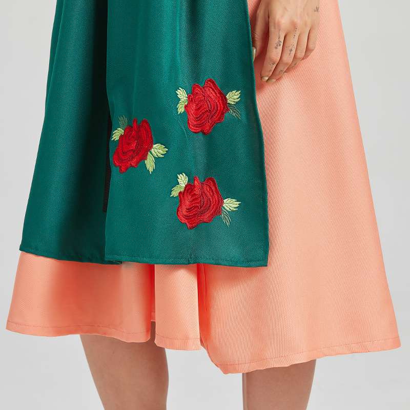 メイド服 ディアンドル風 花刺繍ワンピース