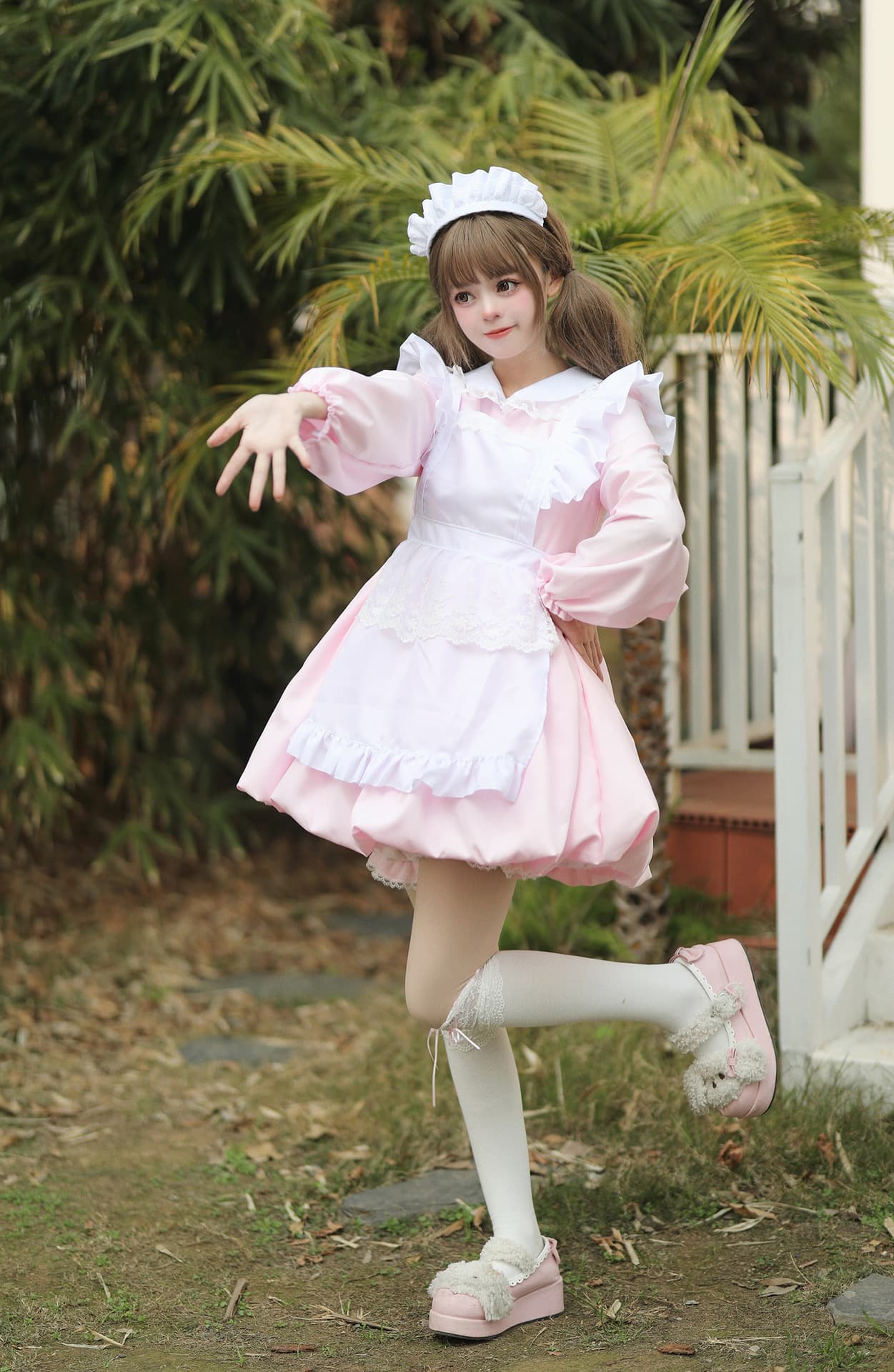 優美なフリルメイド服
