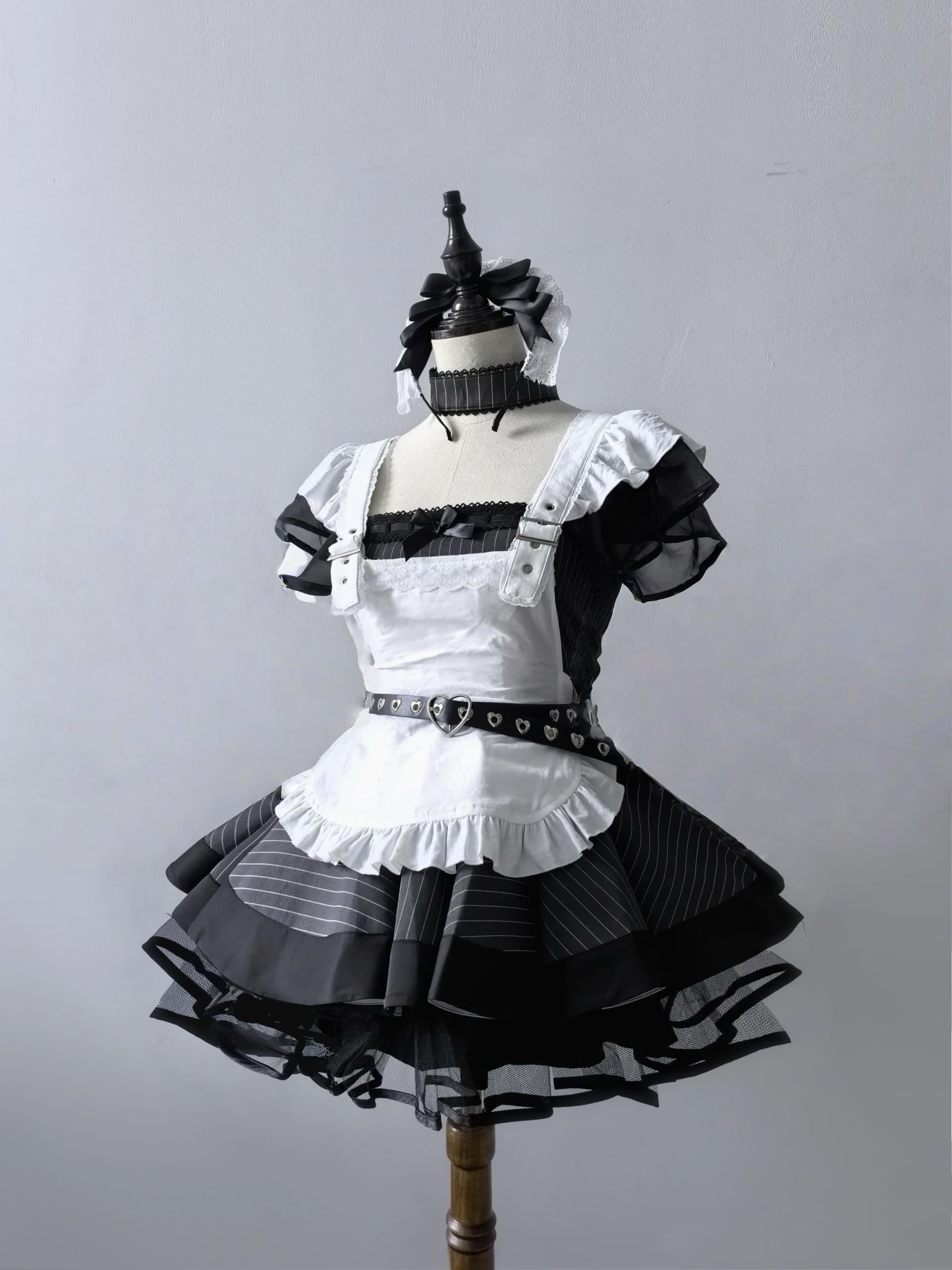 メイド服 ハート飾りベルト付き多層フリル袖メイド服